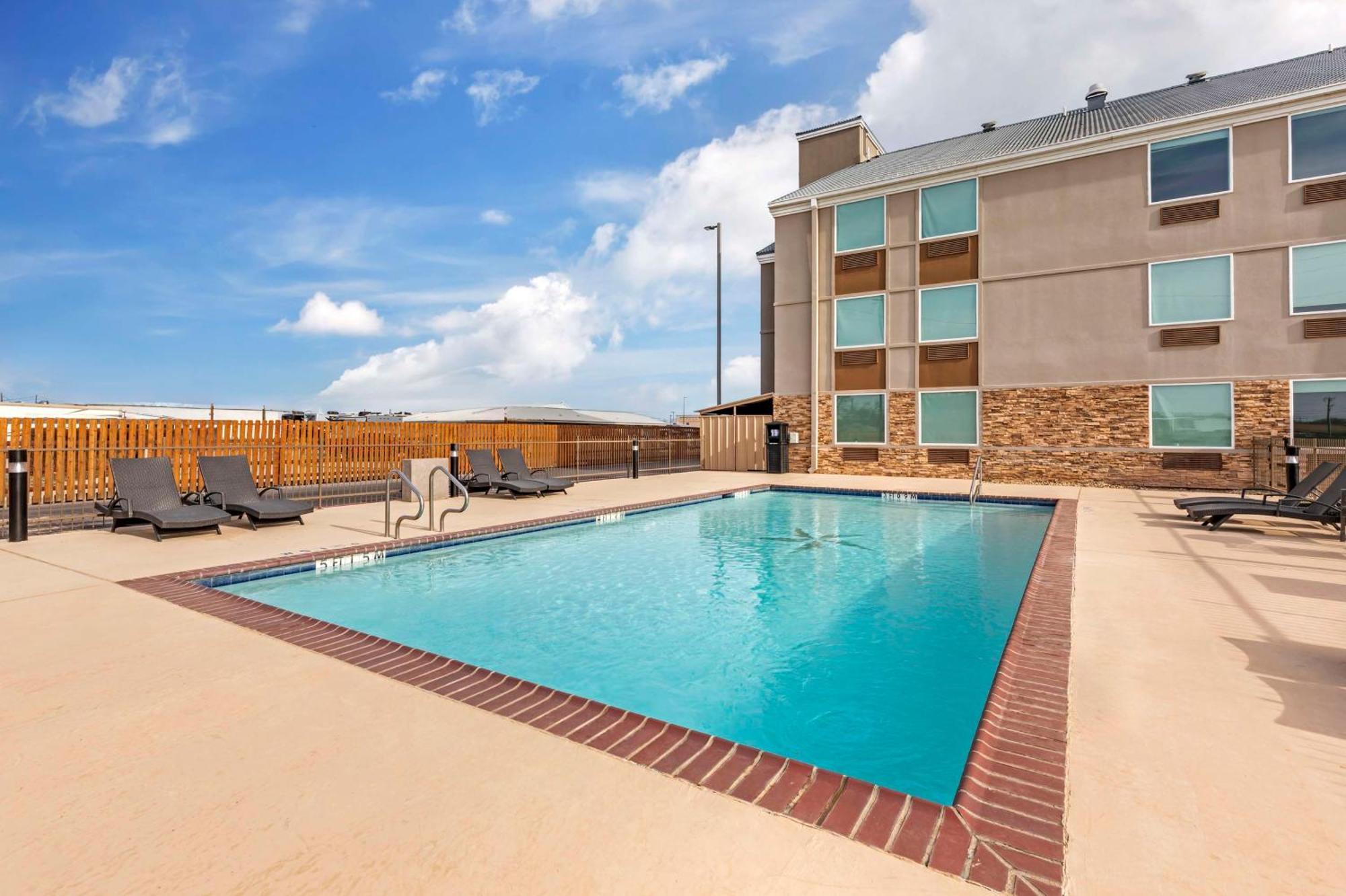 Best Western Plus Riata Brownwood Exterior photo